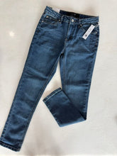 Load image into Gallery viewer, Joes Jeans NWT, skinny fit Dark wash jeans 12
